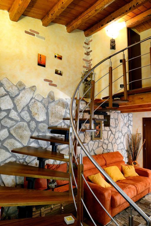 Alla Corte Dei Ventimiglia Montelepre Стая снимка